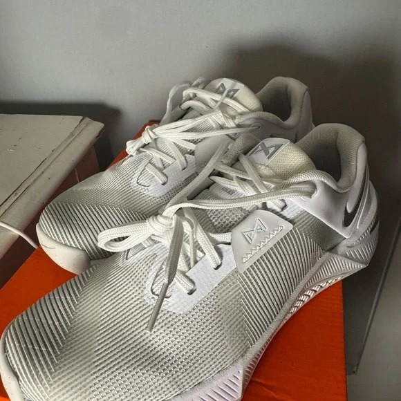 Women’s Nike Metcon 10 - Picture 2 of 5